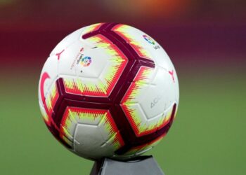 صراع الصدارة يشتعل في الليغا وبرشلونة يستعد لحسم اللقب أمام ريال مدريد