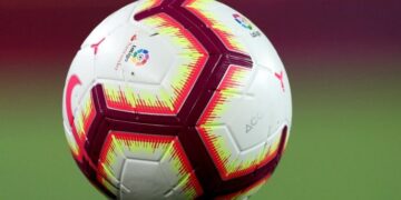 صراع الصدارة يشتعل في الليغا وبرشلونة يستعد لحسم اللقب أمام ريال مدريد